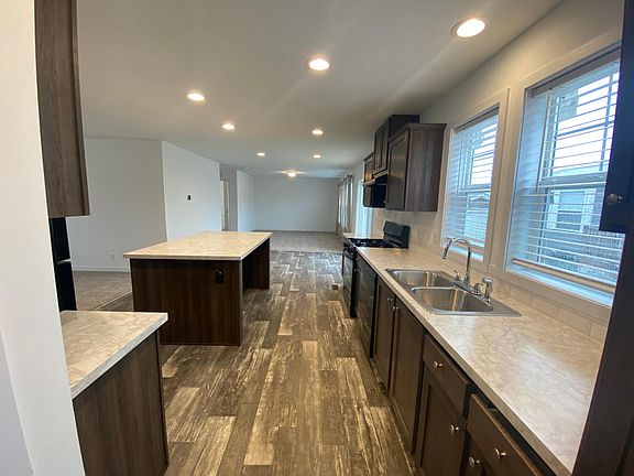 4th image of 32625 Lewis Ct