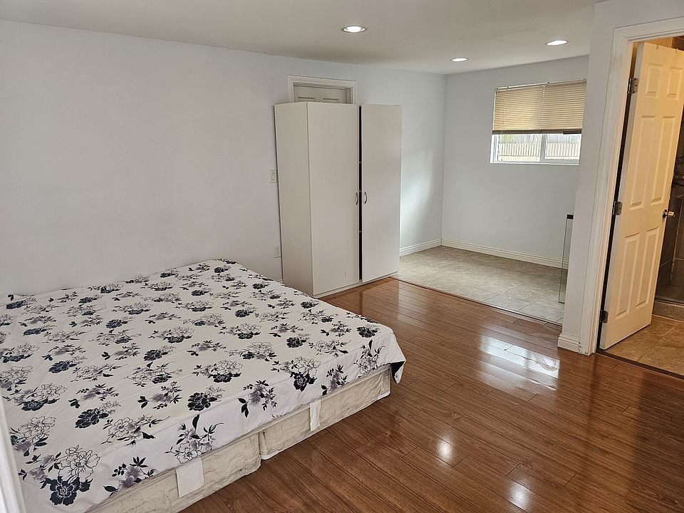 1st image of 1136 N Viceroy Ave