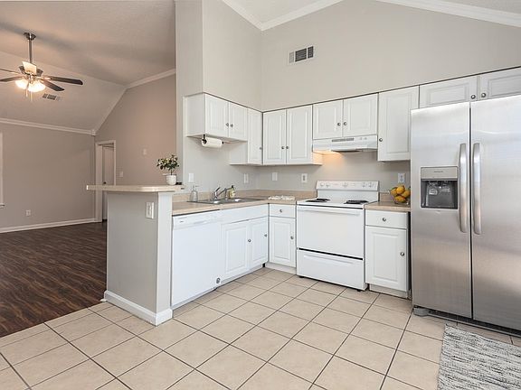 3rd image of 8945 Brier Harbor Cv