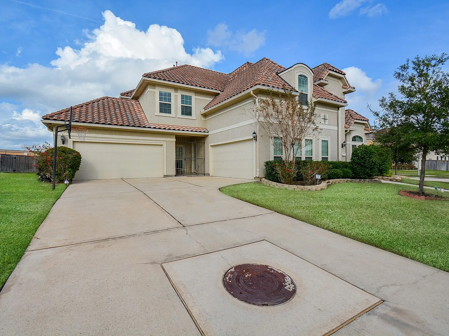 4 bed, 3.5 bath, 4674 sqft, $4,000 — Photo 3
