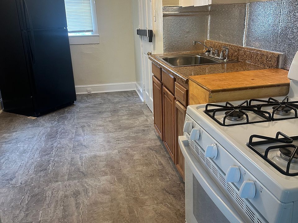 1st image of 409 Moffett St APT 1