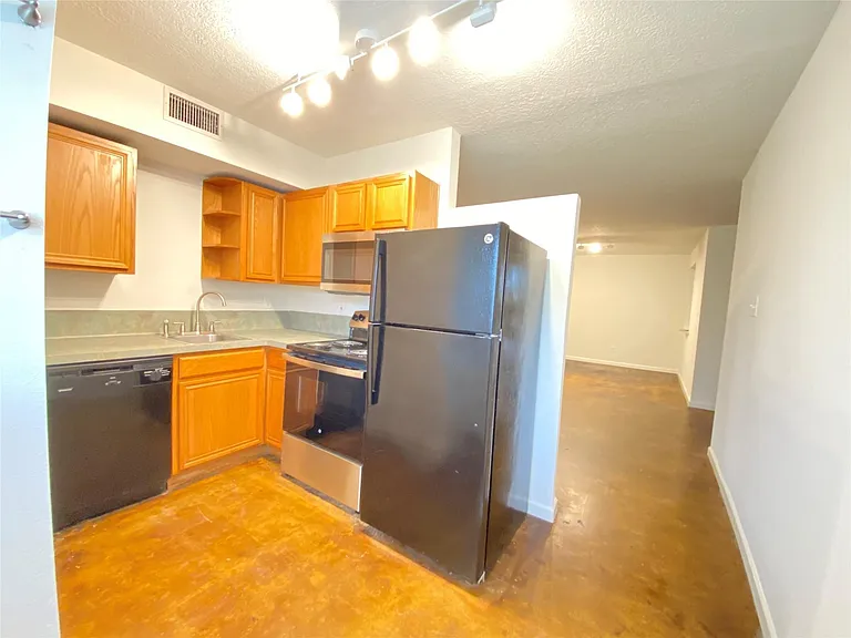 1112 Lawrence St #13 — Photo 4