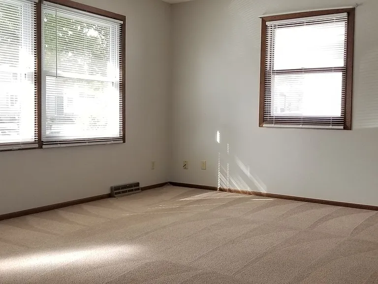 1529 Linda Dr — Photo 3