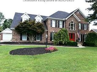 126 Willowood Cir, Hurricane, WV 25526