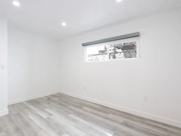410 Lucas Ave — Photo 10