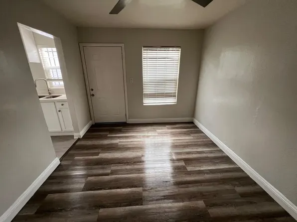 849 1/2 W 84th St, Los Angeles, CA 90044