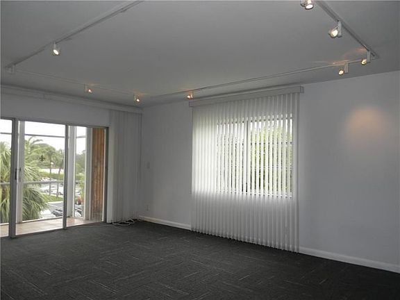 5th image of 3020 NE 16th Ave APT 301