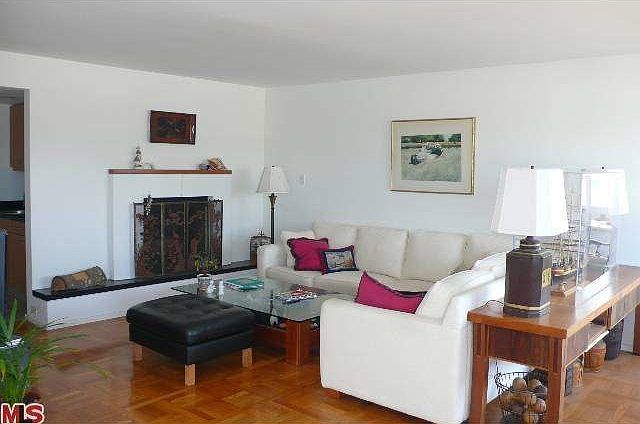 1st image of 930 California Ave #6