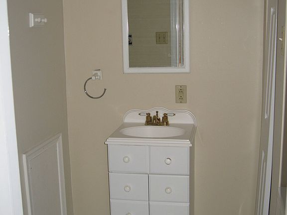 2nd image of 497 Conarroe St #B