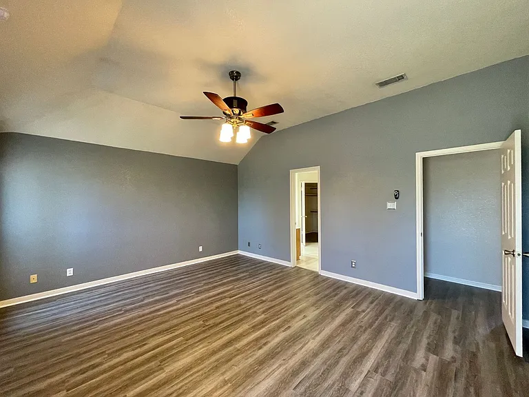 2404 Southport Dr — Photo 17
