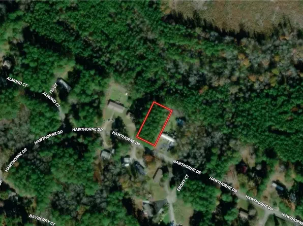 8 Hawthorne Dr, Bracey, VA 23919