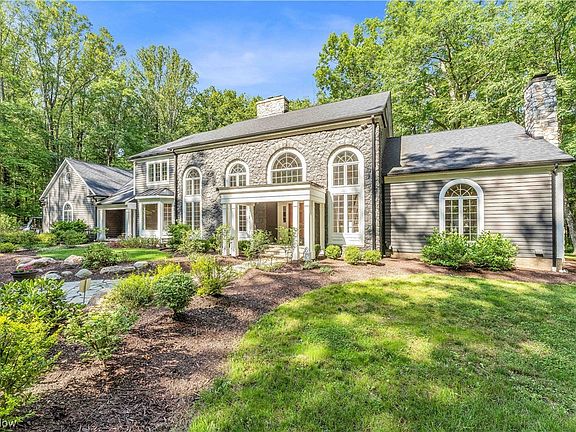 3rd image of 415 Chagrin Blvd