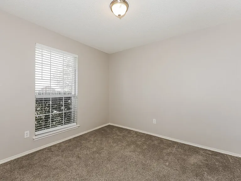 1040 Glencrest Dr — Photo 13