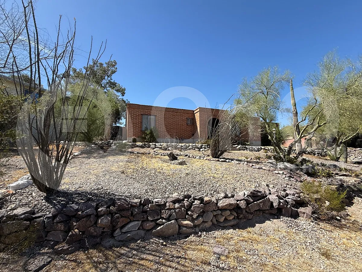 3 bed, 2.0 bath, 1755 sqft, $1,849 — Photo 2