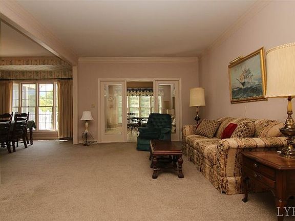 4th image of 404 Meadowridge Dr