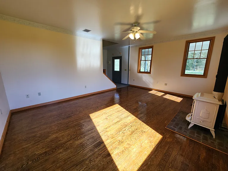 109 N Hollow Rd — Photo 7