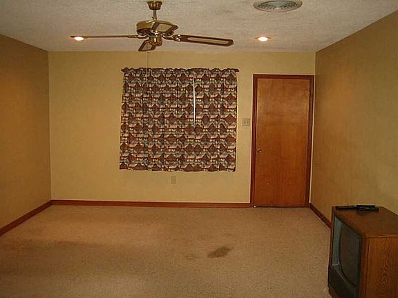 4th image of 740 Elmeer Ave