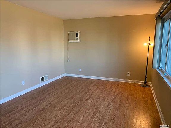 4th image of 50 Dorothy Dr