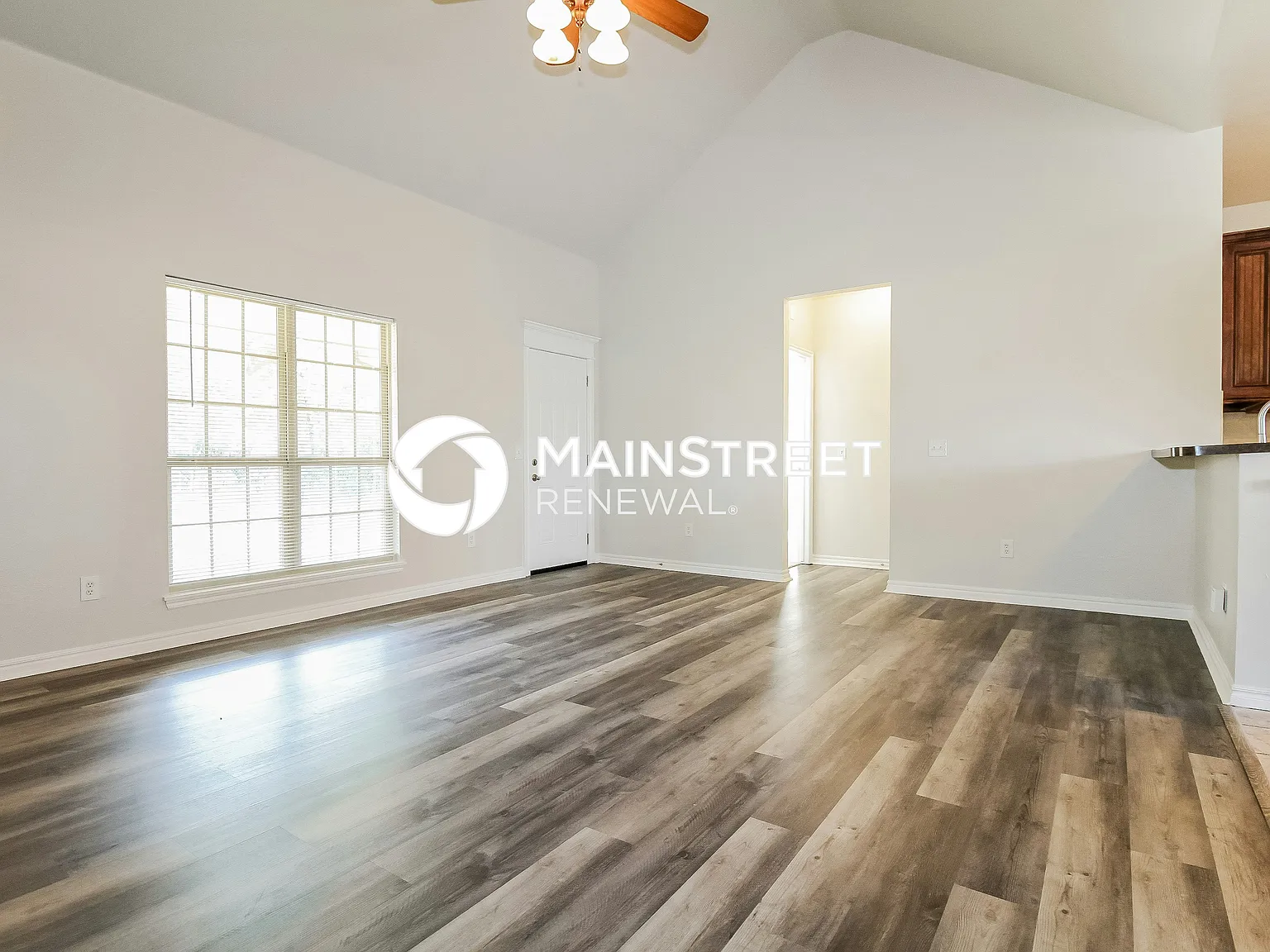 2660 Clarke St — Photo 2