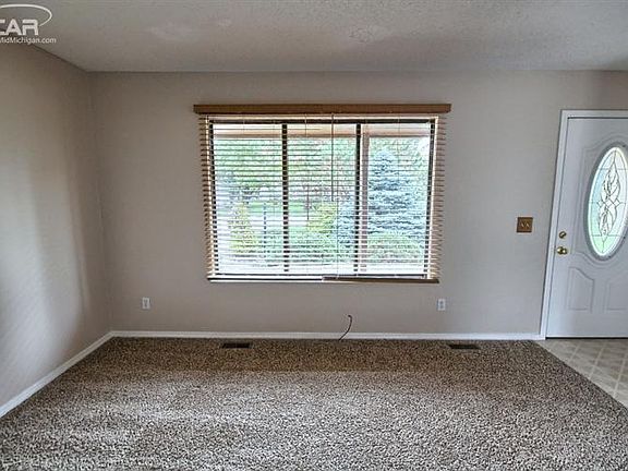 4th image of 15036 Cutler Dr