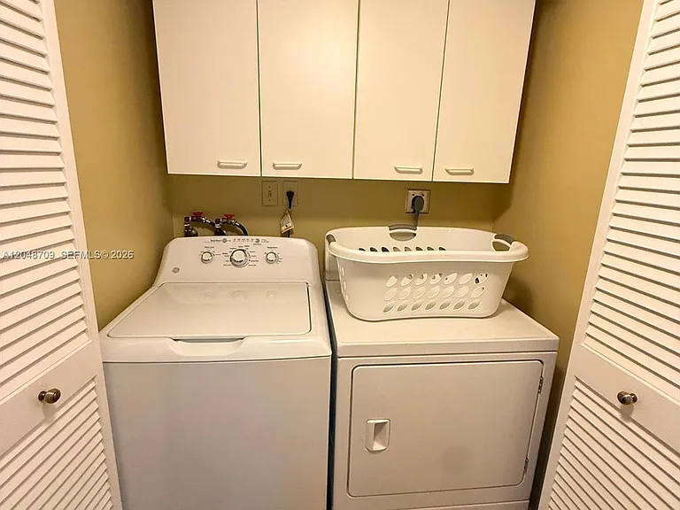 17801 N Bay Rd #206 — Photo 14