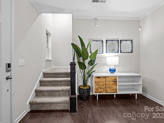 5th image of 824 Imperial Ct