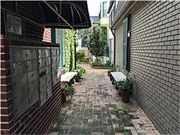3rd image of 811 Lovett Blvd APT 19