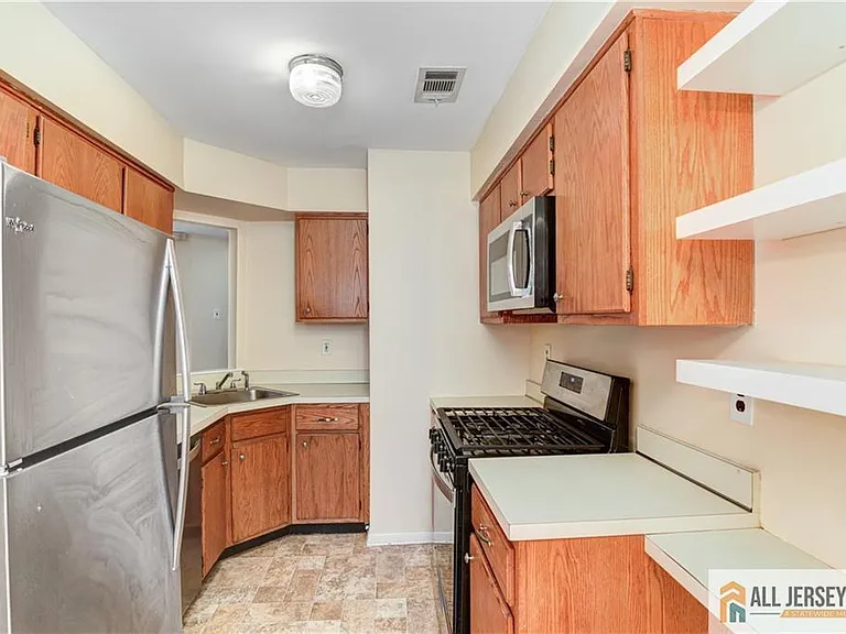 1068 Schmidt Ln — Photo 14