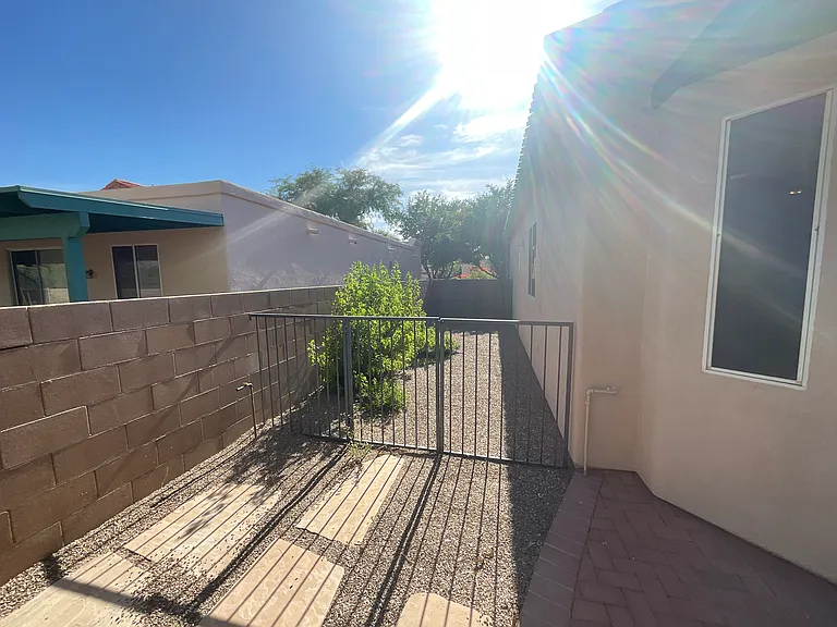 2165 N Camino Agrios — Photo 32