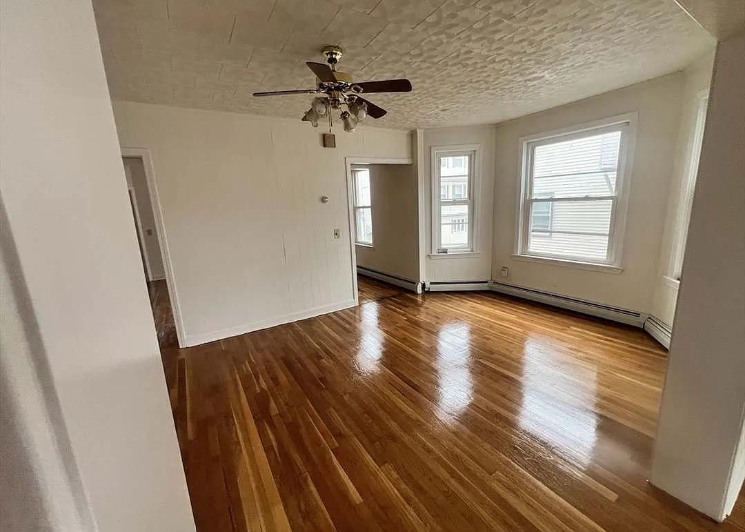 4 bed, $2,200 — Photo 4