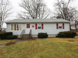 33 Lilac St, Cumberland, RI 02864