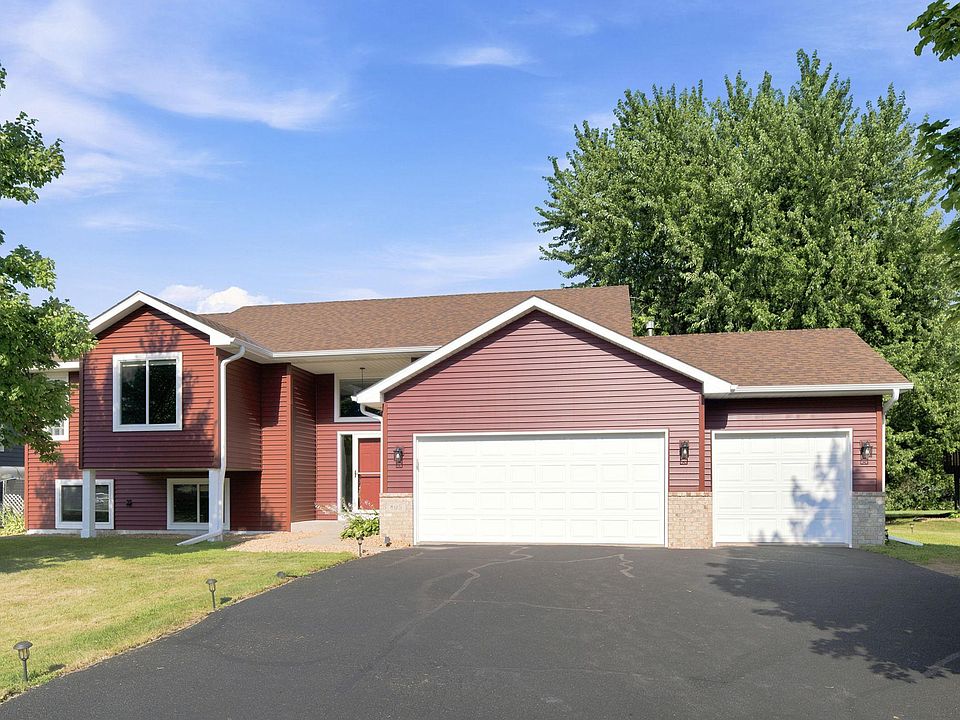 1st image of 805 Daniel Dr
