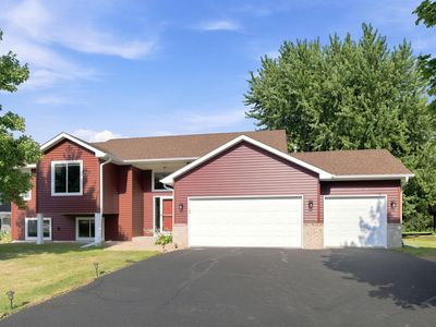 805 Daniel Dr, Belle Plaine, MN, 56011
