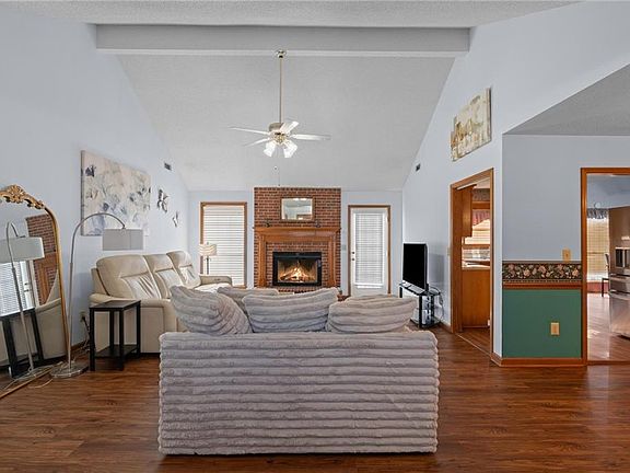 4th image of 300 Jeremys Straight