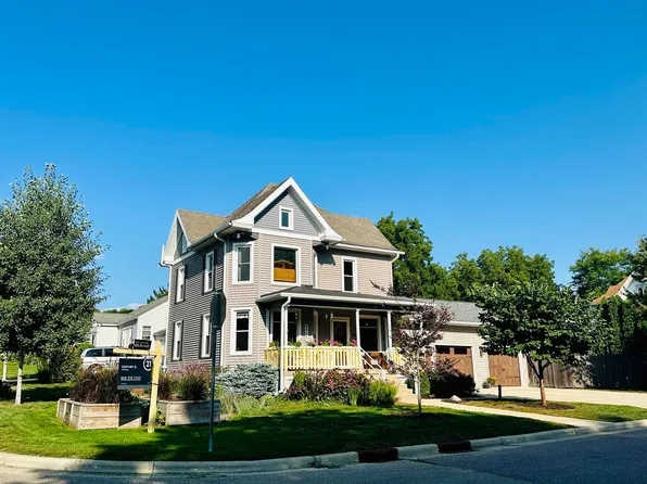 719 3rd St, New Glarus, WI 53574