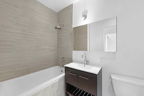 Rented by Tapiro Realty | media 10