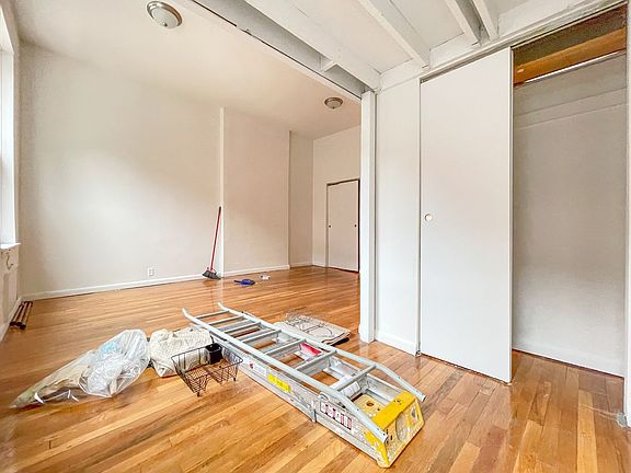 3rd image of 211 E 31st St APT 1A
