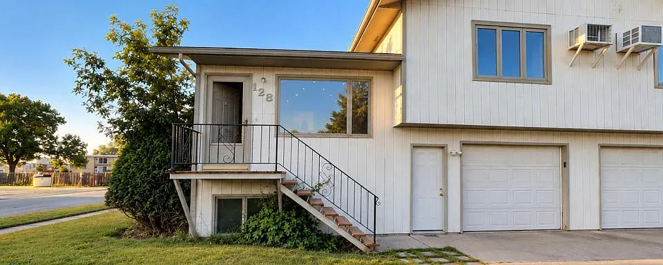 128 W Denver Ave