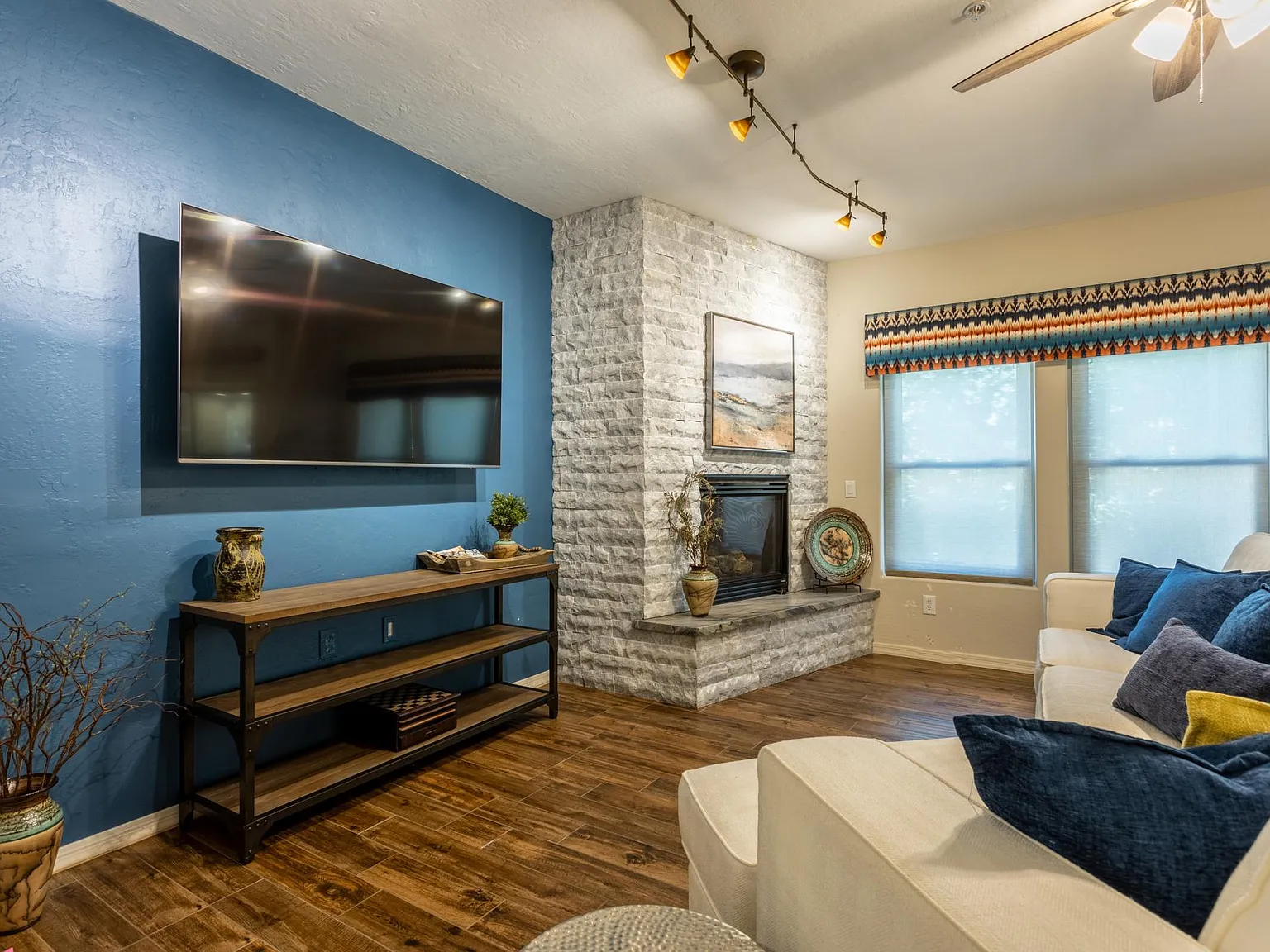 2 bed, 1633 sqft, $4,500 — Photo 1