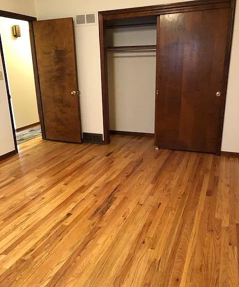 Master, 2 closets, king size bed fits!