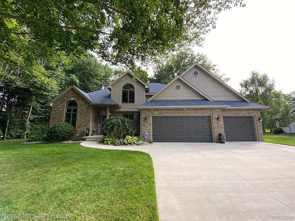 1st image of 7045 Woods West Dr