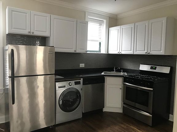 3rd image of 3842 N Greenview Ave #1W