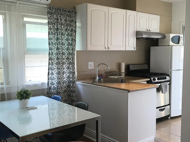 full kitchen
