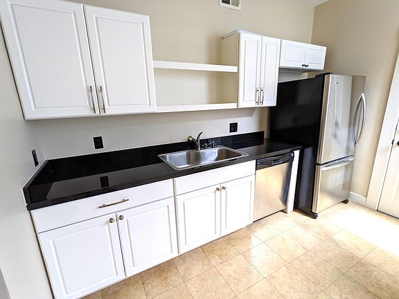 4th image of 5940 California St APT 4