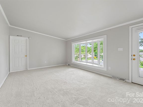 3rd image of 1 N Howard Ln