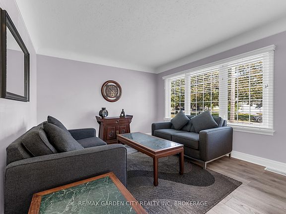 3rd image of 4 Manor Rd