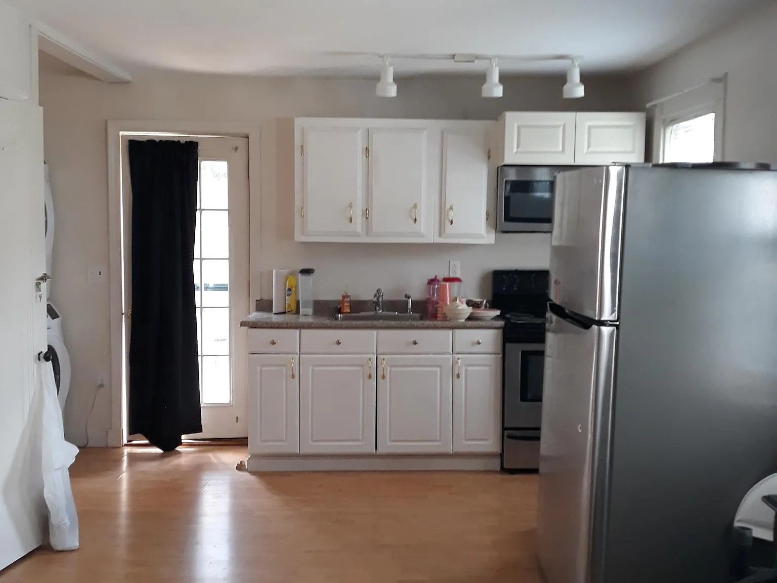 3 bed, 1572 sqft, $3,450 — Photo 3