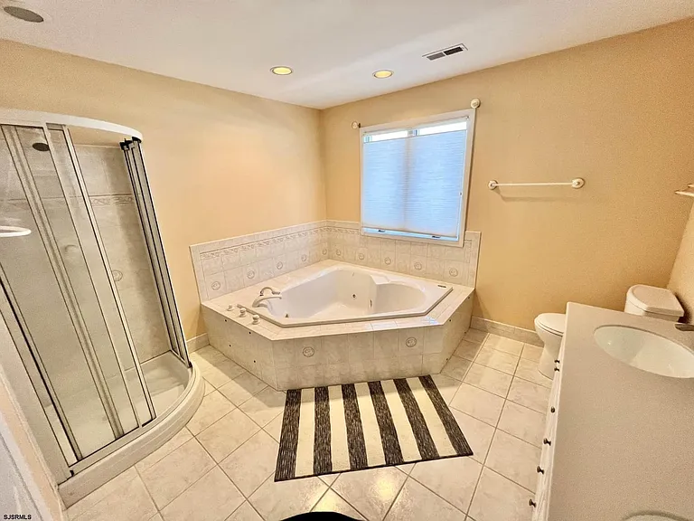 24 Ocean Dr W — Photo 46