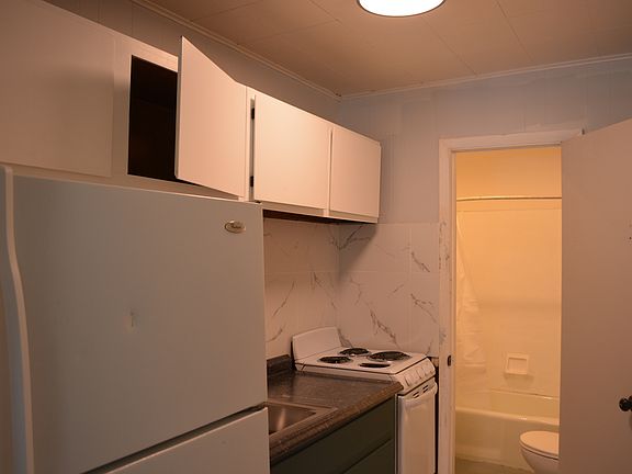 2nd image of 1015 Park Ave APT 1