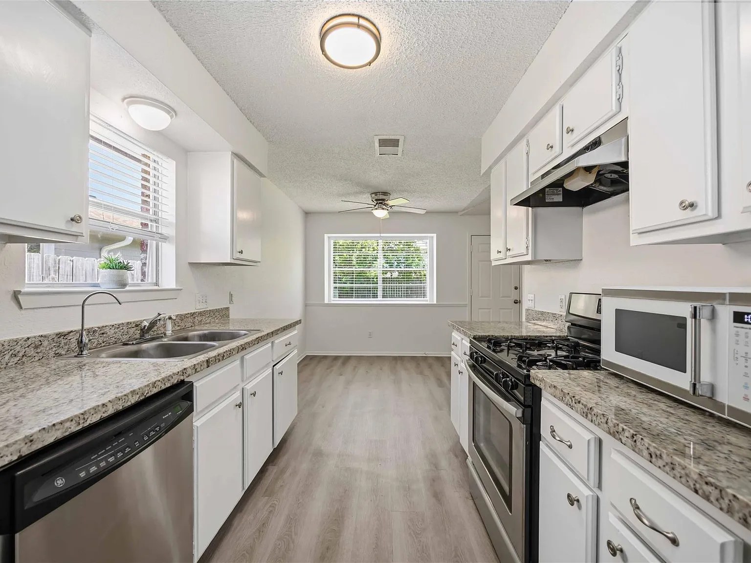 3 bed, 2.0 bath, 1168 sqft, $1,750 — Photo 3